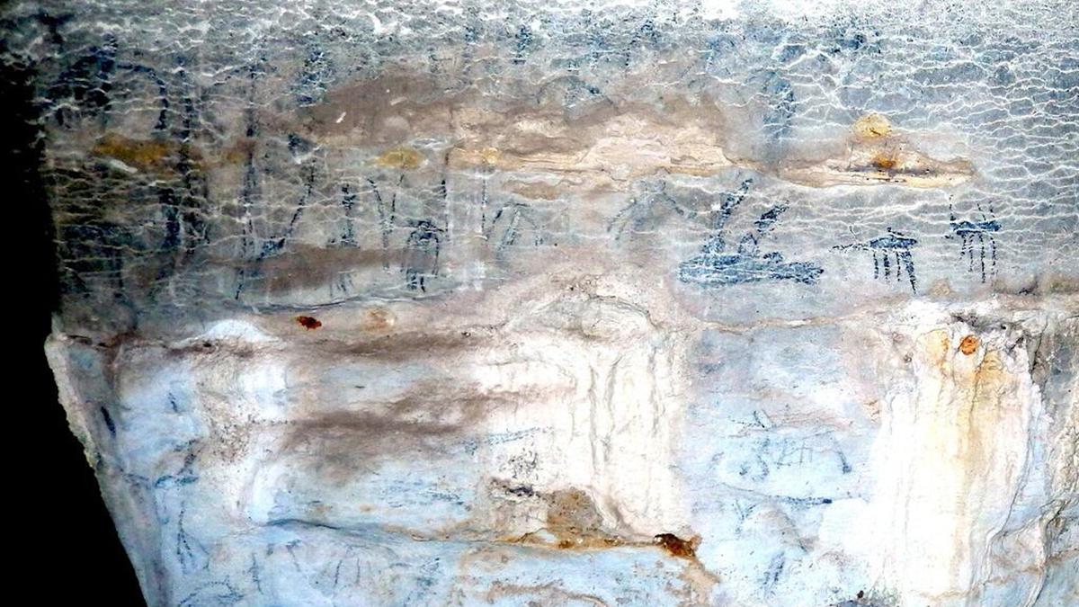 Andriamamelo Cave