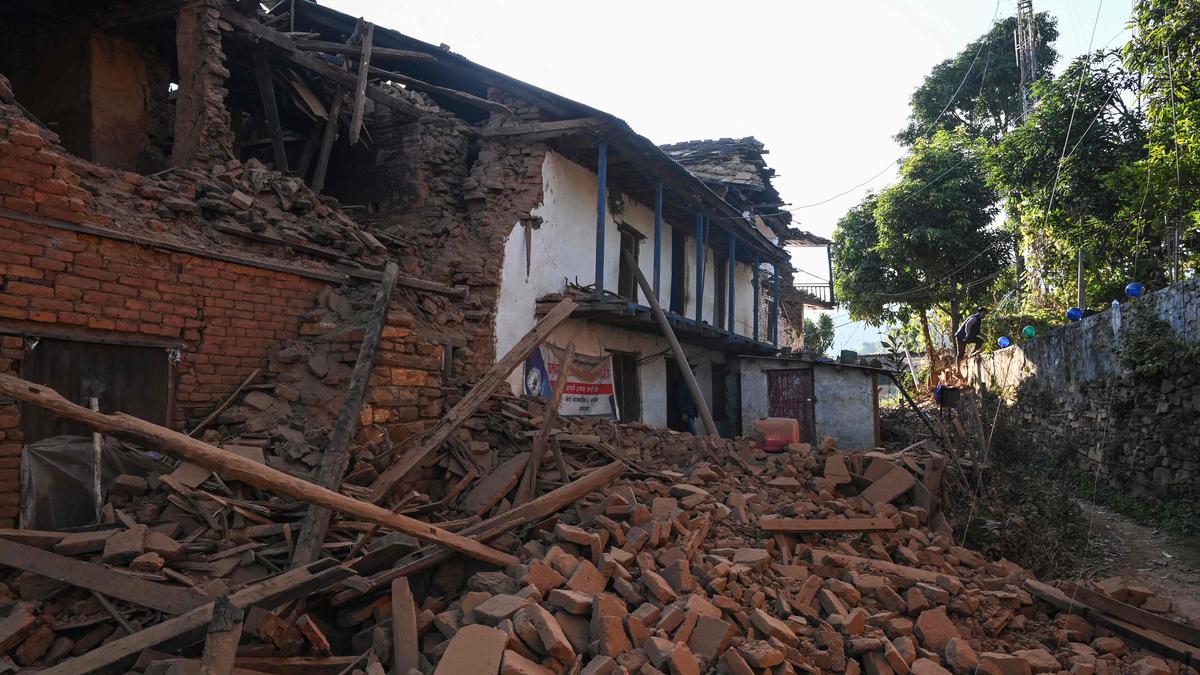 Earthquake in Nepal: 157 Killed in Nepal Quake, Toll may Rise; India Offers Assistance