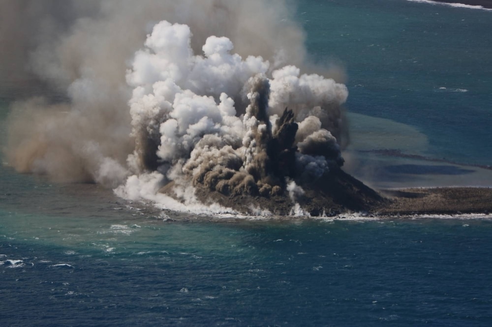 Phreatomagmatic eruption