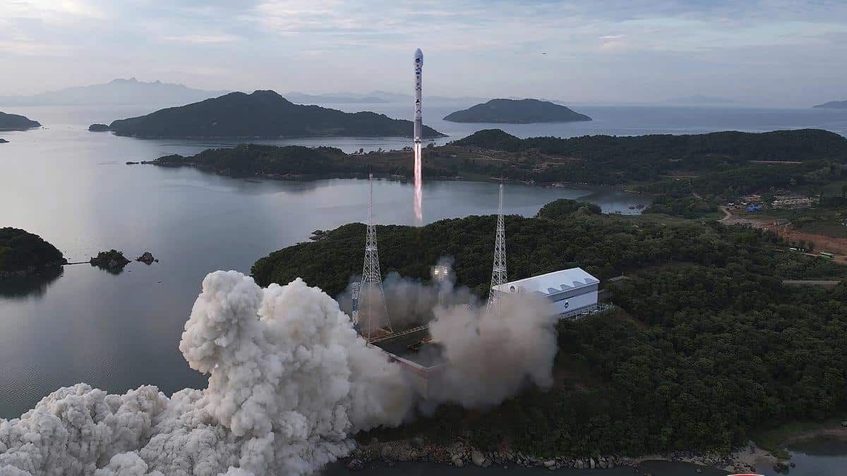 What are solid-fuel missiles?